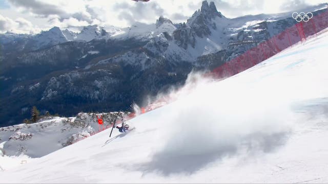 Lindsey Vonn airlifted after crashing in Olympic downhill