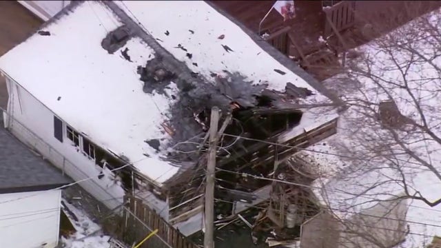 Neighbor uses sledgehammer to rescue woman from house fire