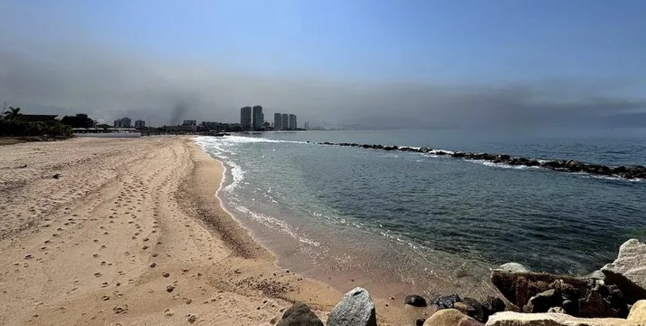 Tourists in Mexican seaside city told to stay on resort as government warns of ‘clashes’