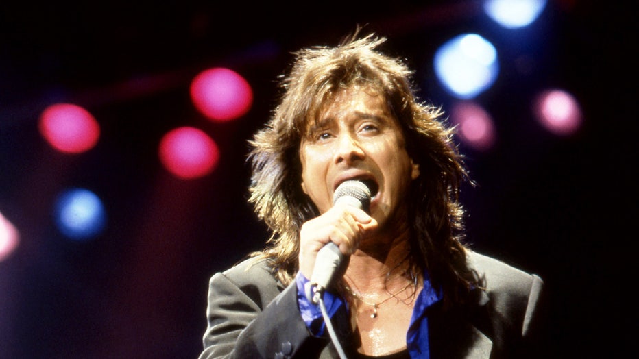 Singer Steve Perry sets the record straight, says rumors he's
