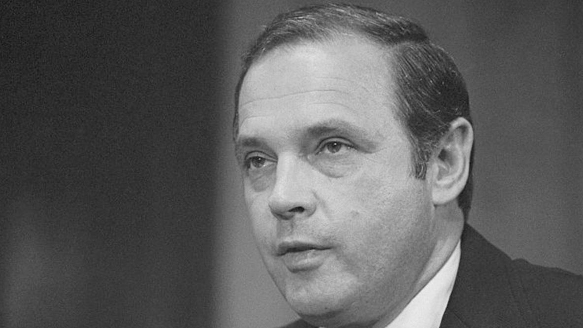 Alexander Butterfield, Nixon aide who revealed Watergate tapes, dies at 99