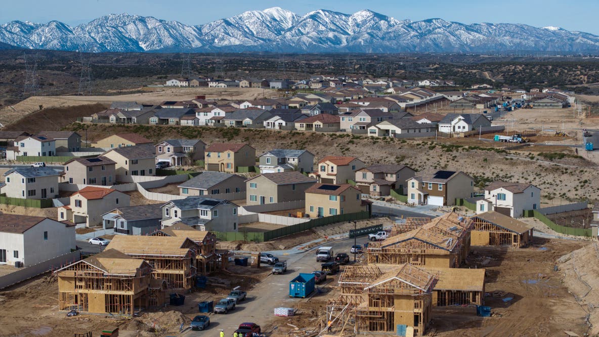 New Trump orders aim to ease mortgage, construction costs