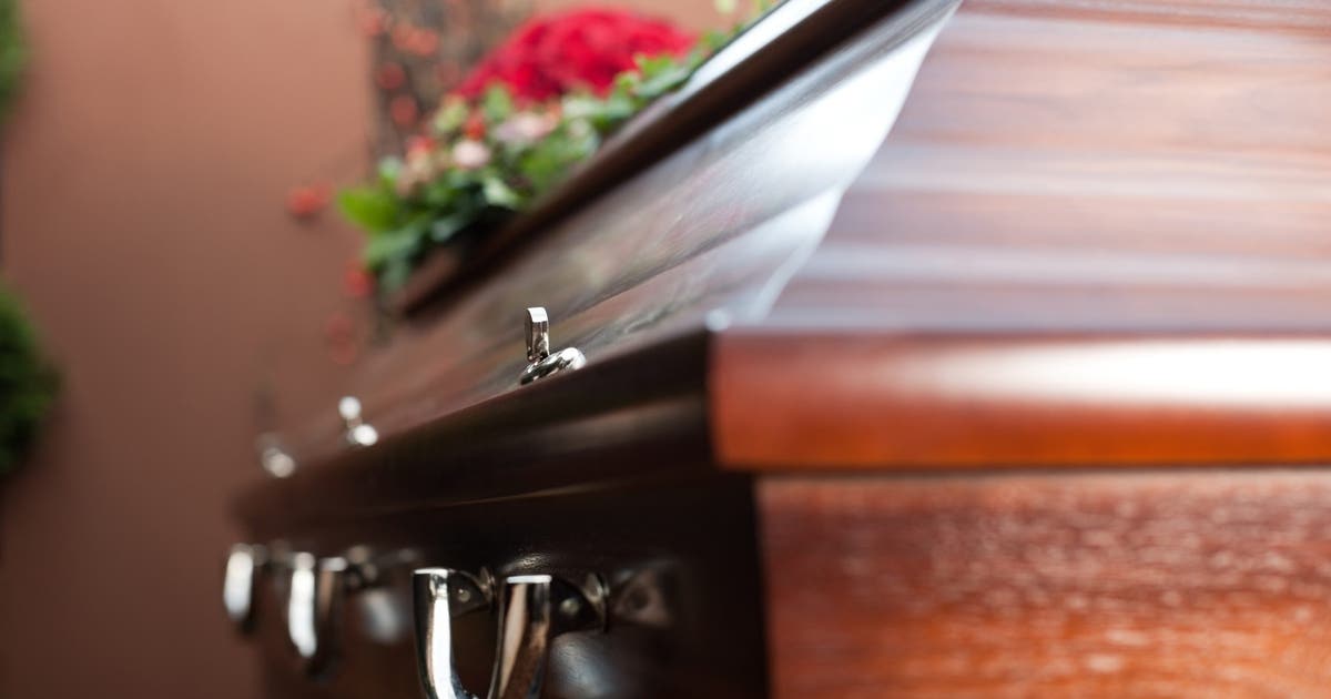Dois irmãos são acusados de lidar mal com dezenas de corpos em decomposição em uma funerária no Colorado