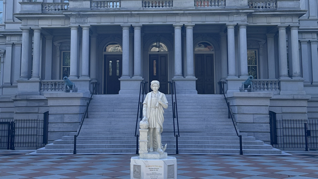 Trump installs Columbus statue near White House, reigniting debate over legacy