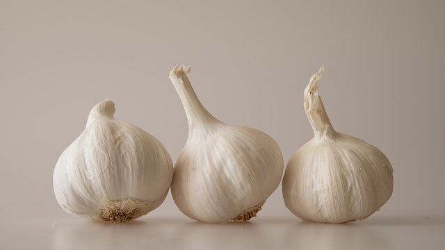 Popular grocer recalls peeled garlic over temperature concerns