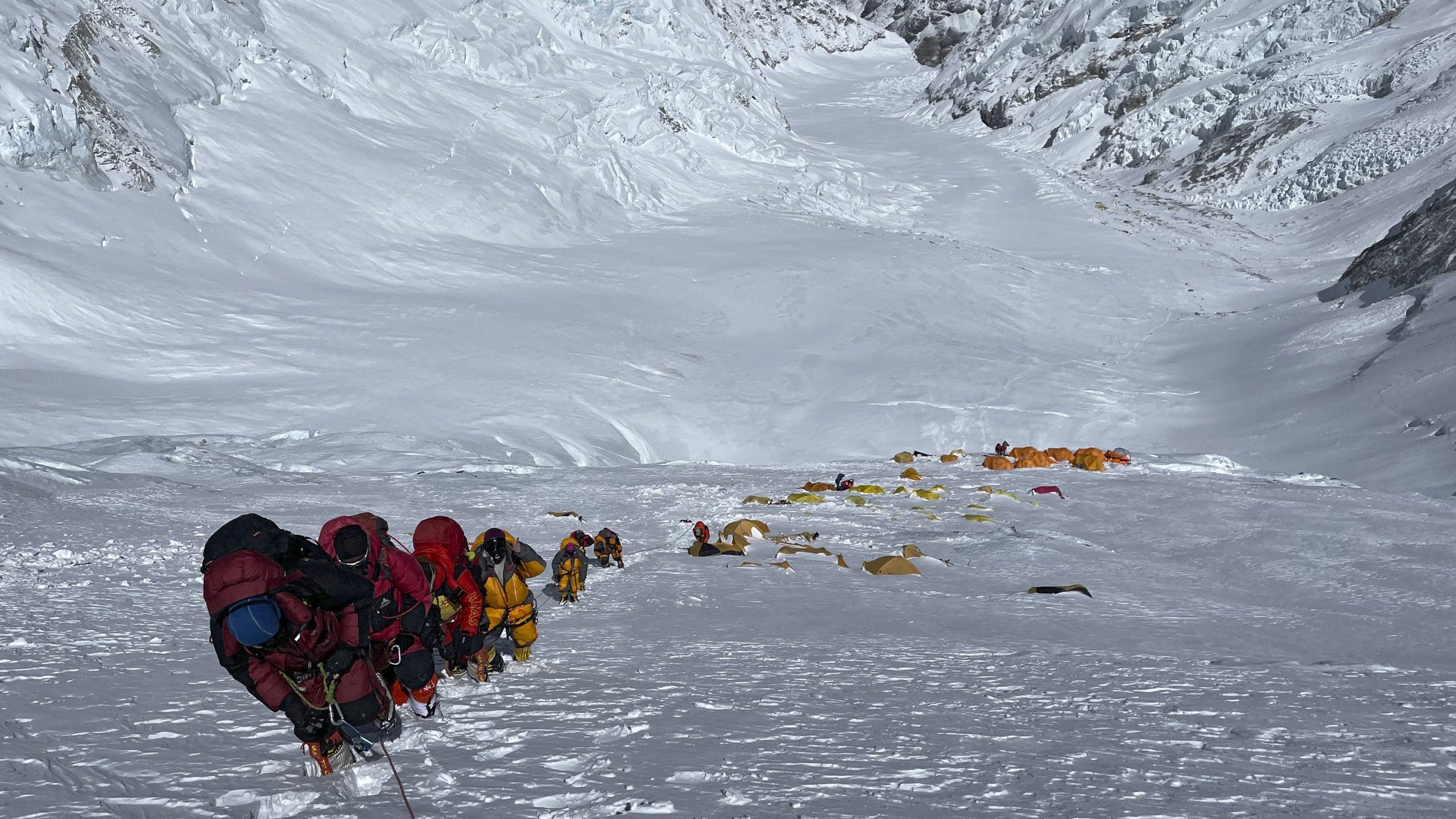 Mount Everest guides accused of poisoning climbers to force fake rescues