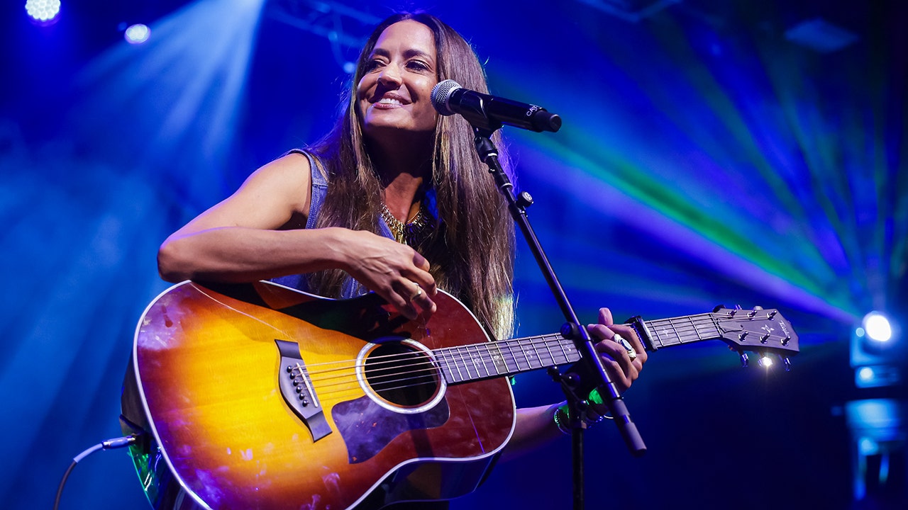 Country singer Annie Bosko discusses song she co-wrote with Kid Rock and opening for Dolly Parton in Las Vegas