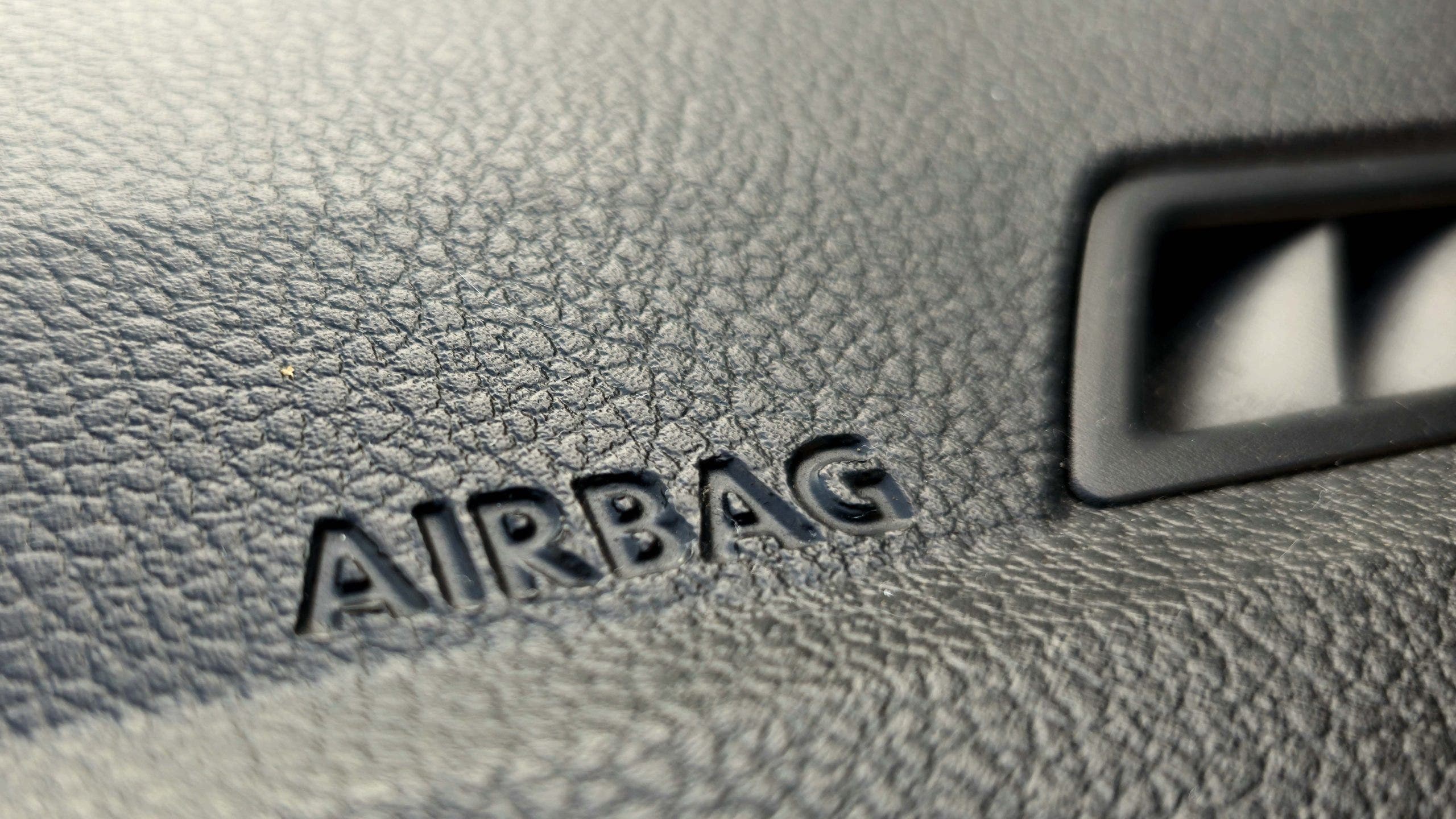 US weighs permanent ban of Chinese air bag inflators after 10 deaths