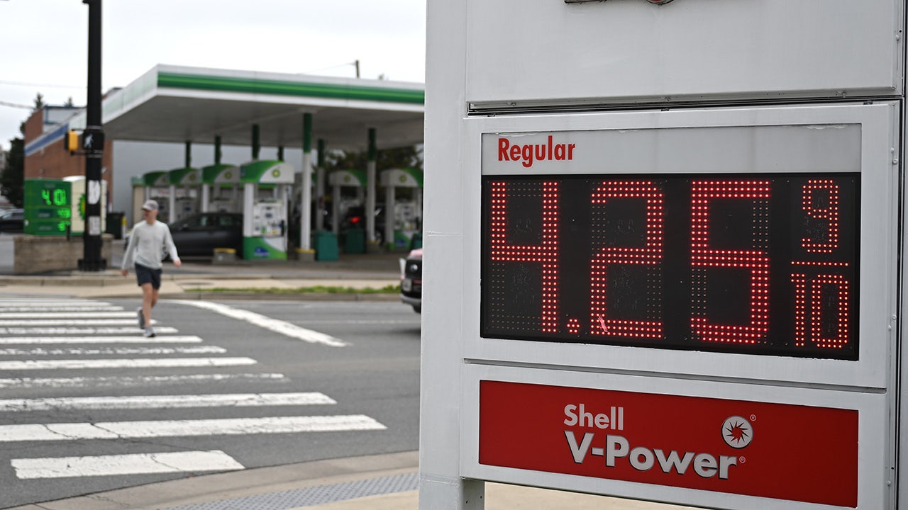 Ditch the federal gas tax for a vehicle weight fee, auto trade group CEO says