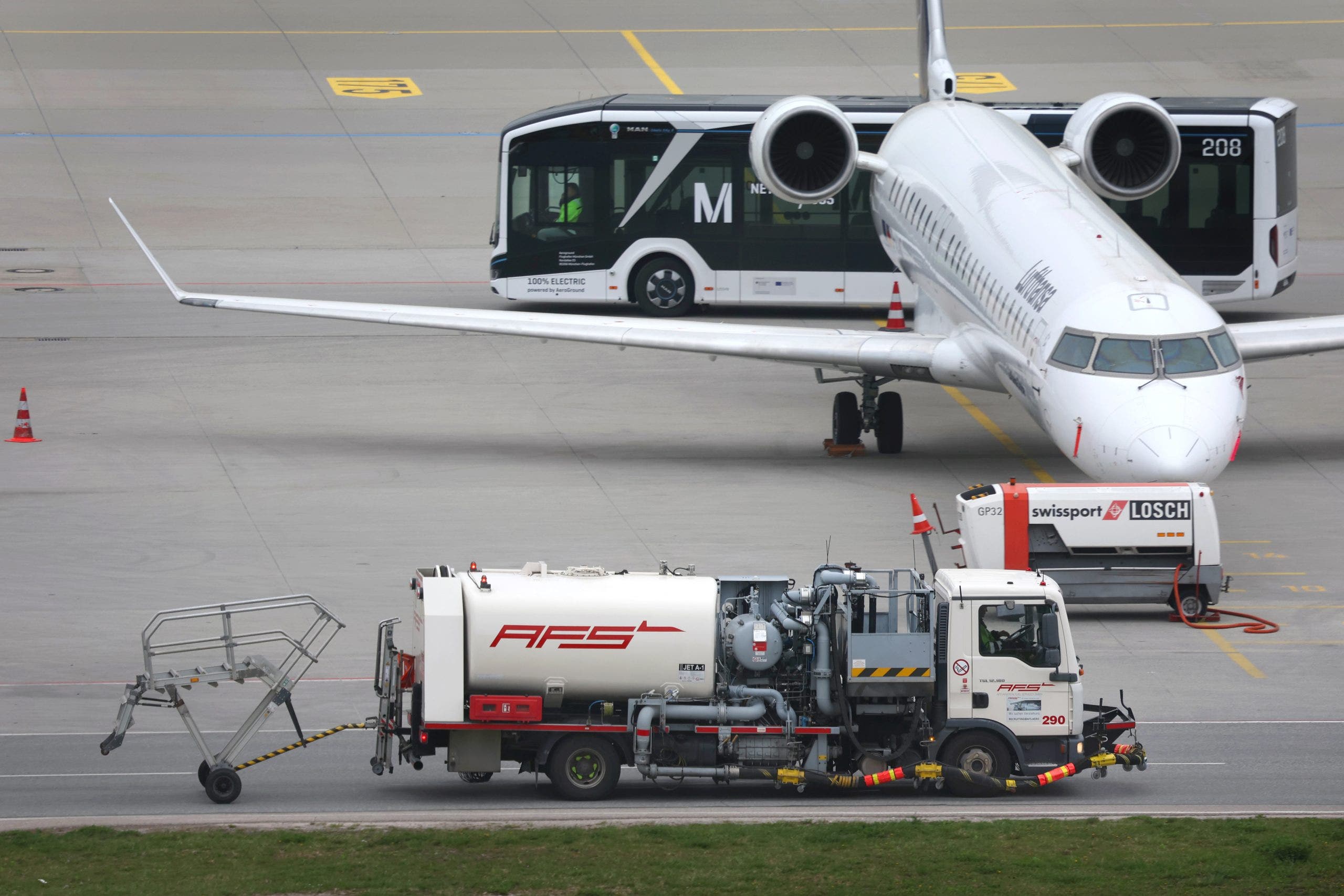 Soaring jet fuel prices threaten to drive up summer travel costs