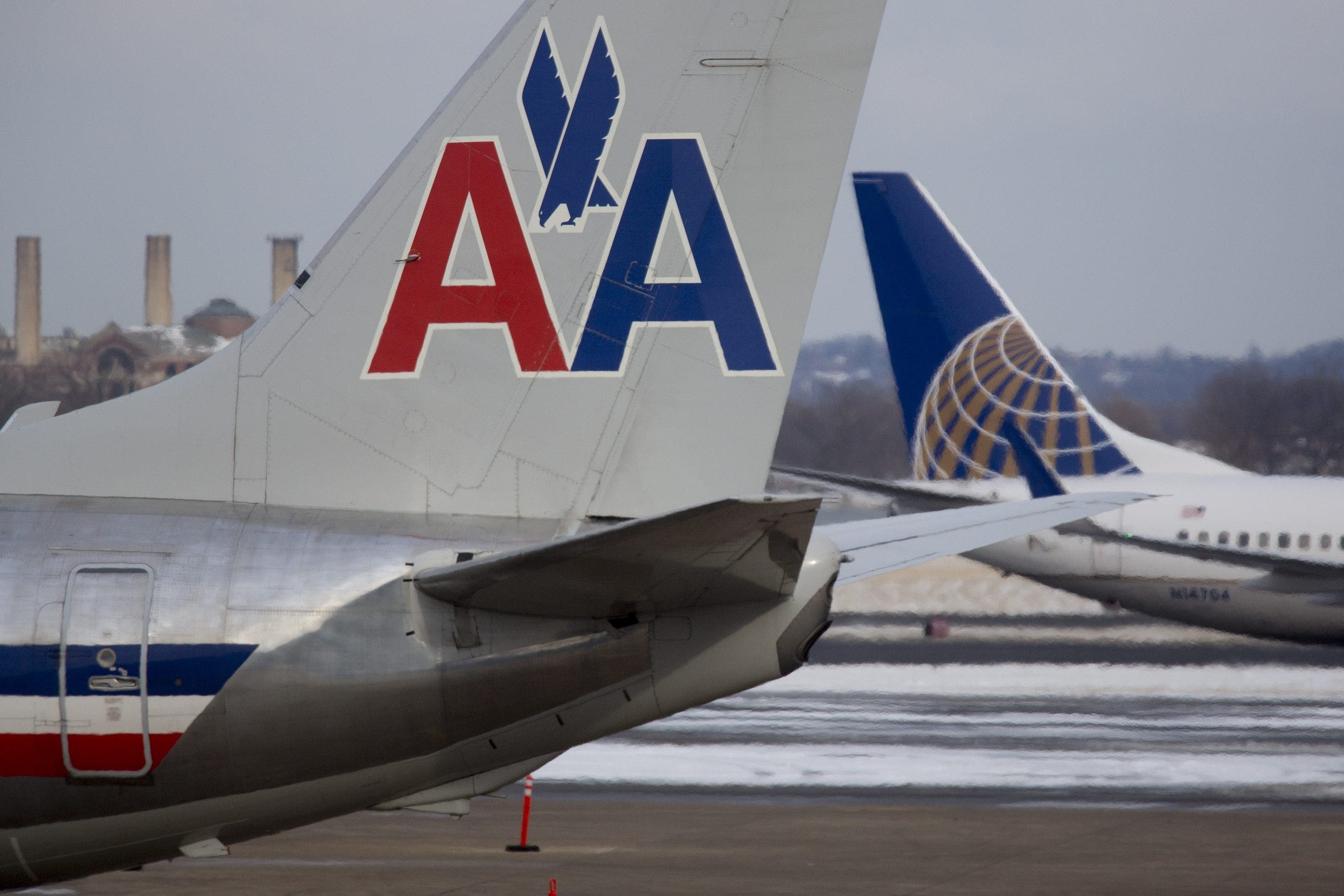United Airlines CEO pitched American Airlines merger in talks with Trump