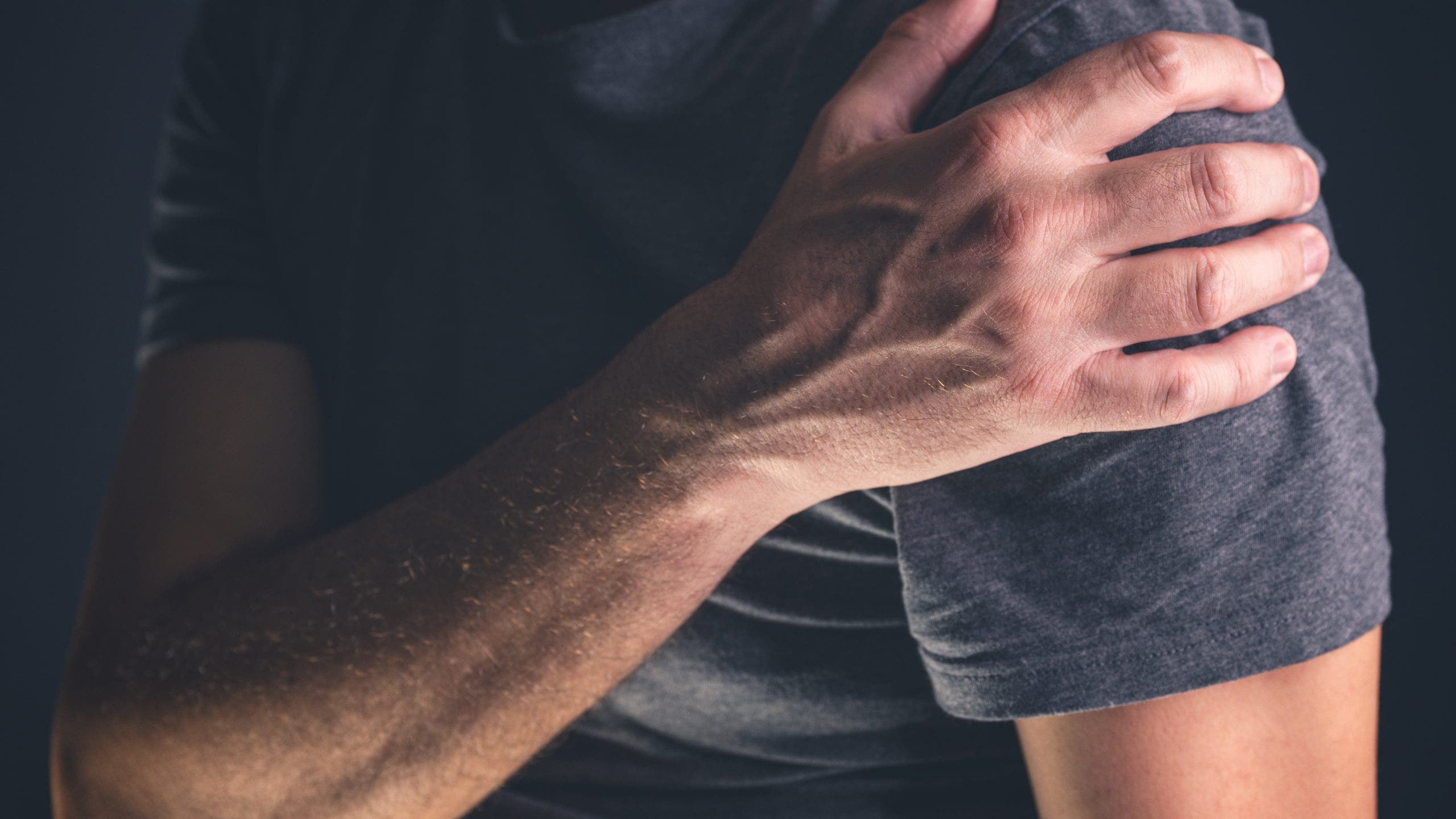 Unexplained shoulder pain could signal dangerous health condition, doctor warns