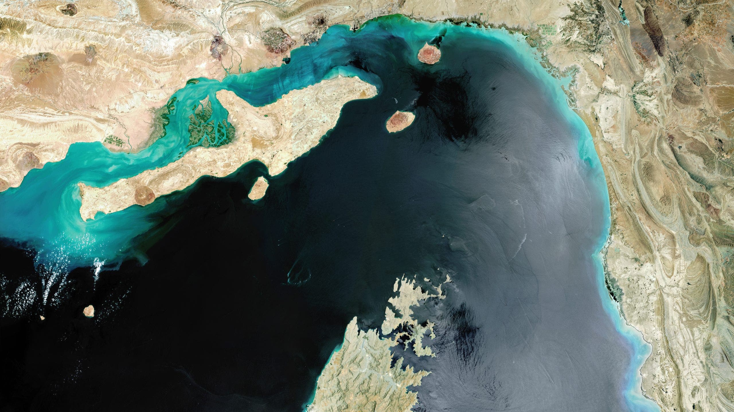 Iran latest: Strait of Hormuz 'completely open' says to Iran foreign minister