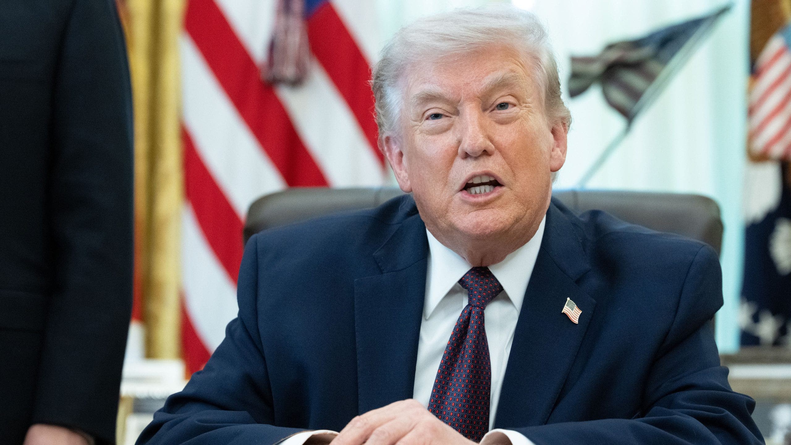 Trump says he'll sign order to resume pay for Homeland Security