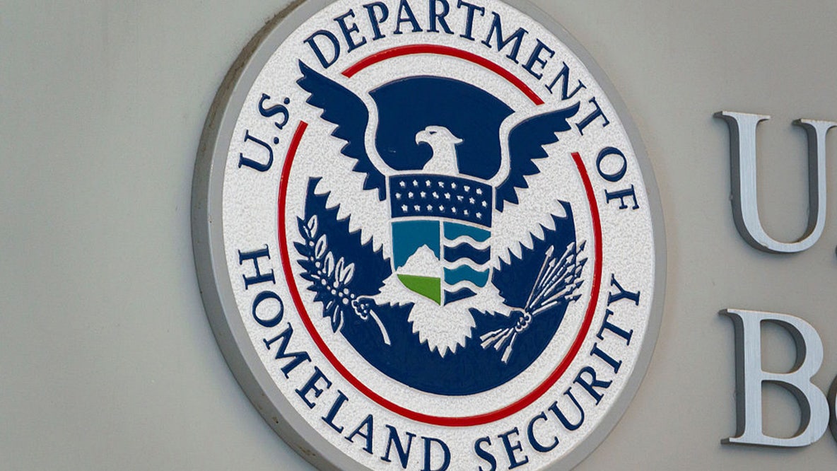 Appeals court strikes down Trump administration detention policy