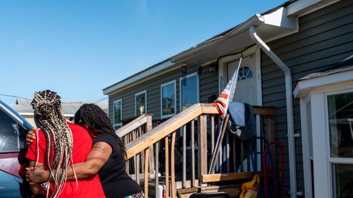 Shreveport, Louisiana survivors escaped via the roof and called 911: police