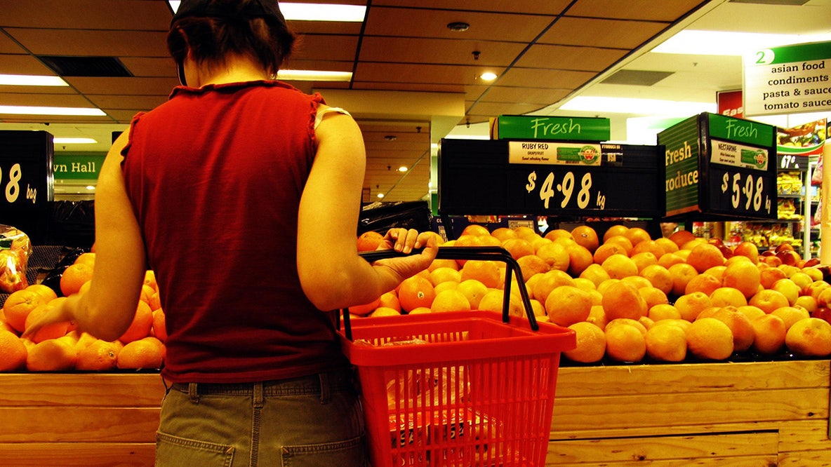 Diets heavy in fruits, vegetables, and whole grains linked to lung cancer risk