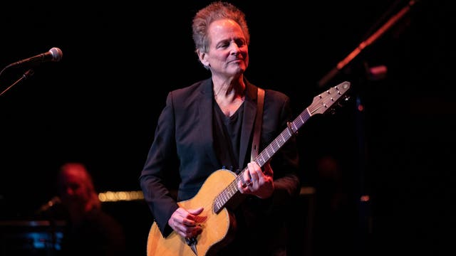 Former Fleetwood Mac guitarist Lindsey Buckingham attacked by alleged stalker: report
