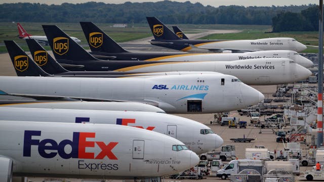 FedEx and UPS say they will return tariff refunds to customers