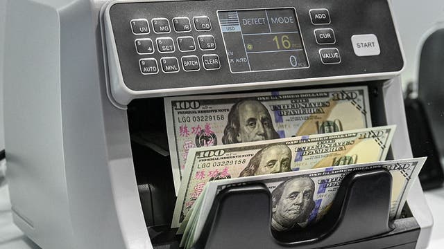 Elderly woman accused of bank robbery returns money, surrenders to police