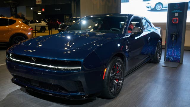 FCA US recalls 20,000 Jeep, Dodge models over faulty display panels