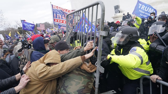 Justice Dept. urges court to toss out convictions of Proud Boys, Oath Keepers in Jan. 6 attacks