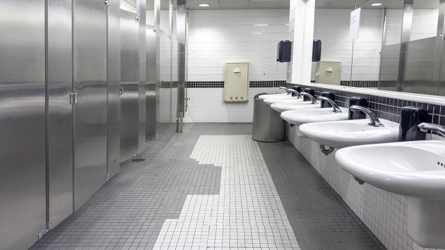 Shirtless man forced teen to eat Gushers candy in restaurant bathroom, police report says