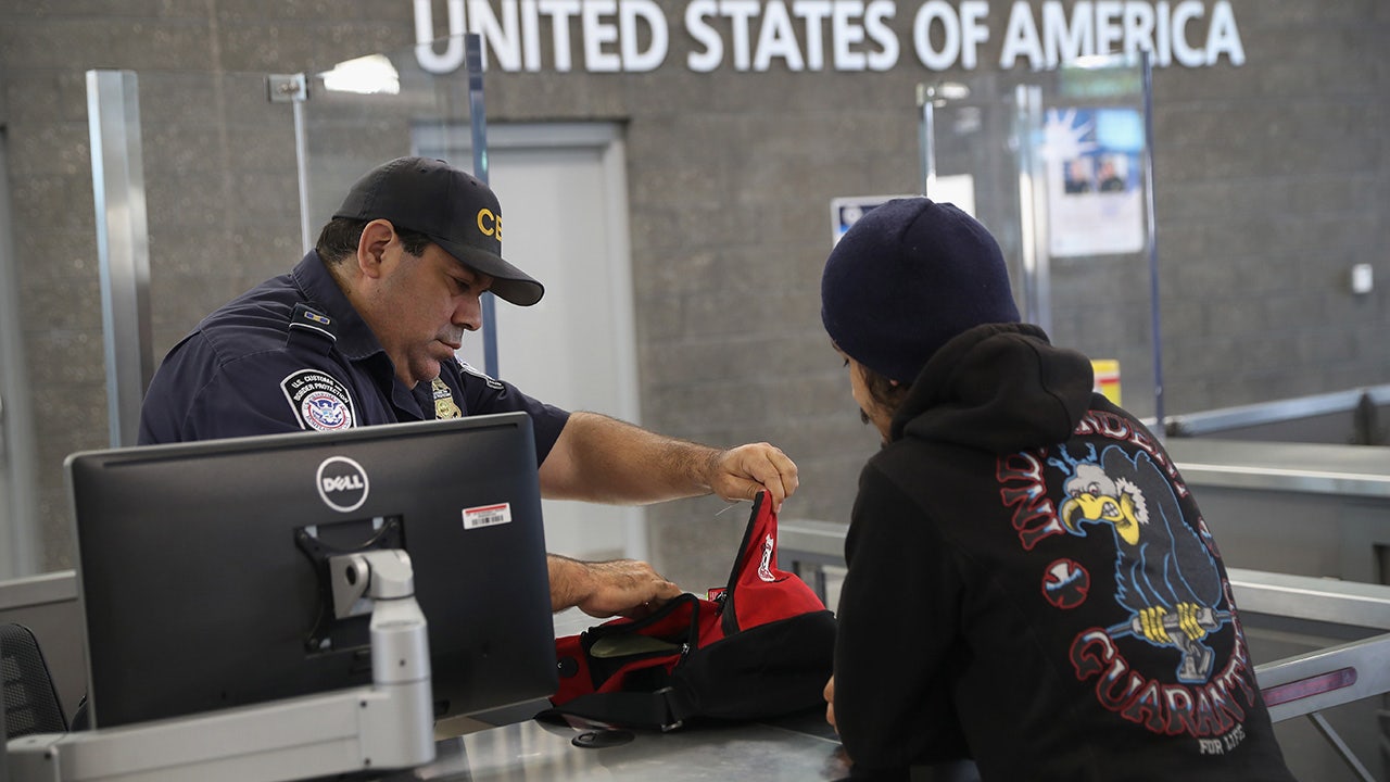 DHS threat to sanctuary city airports puts airlines, travel industry on edge