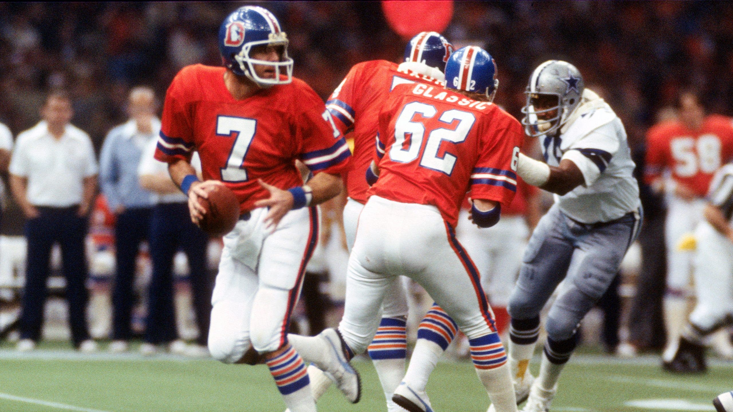 Former NFL quarterback Craig Morton, dies at 83