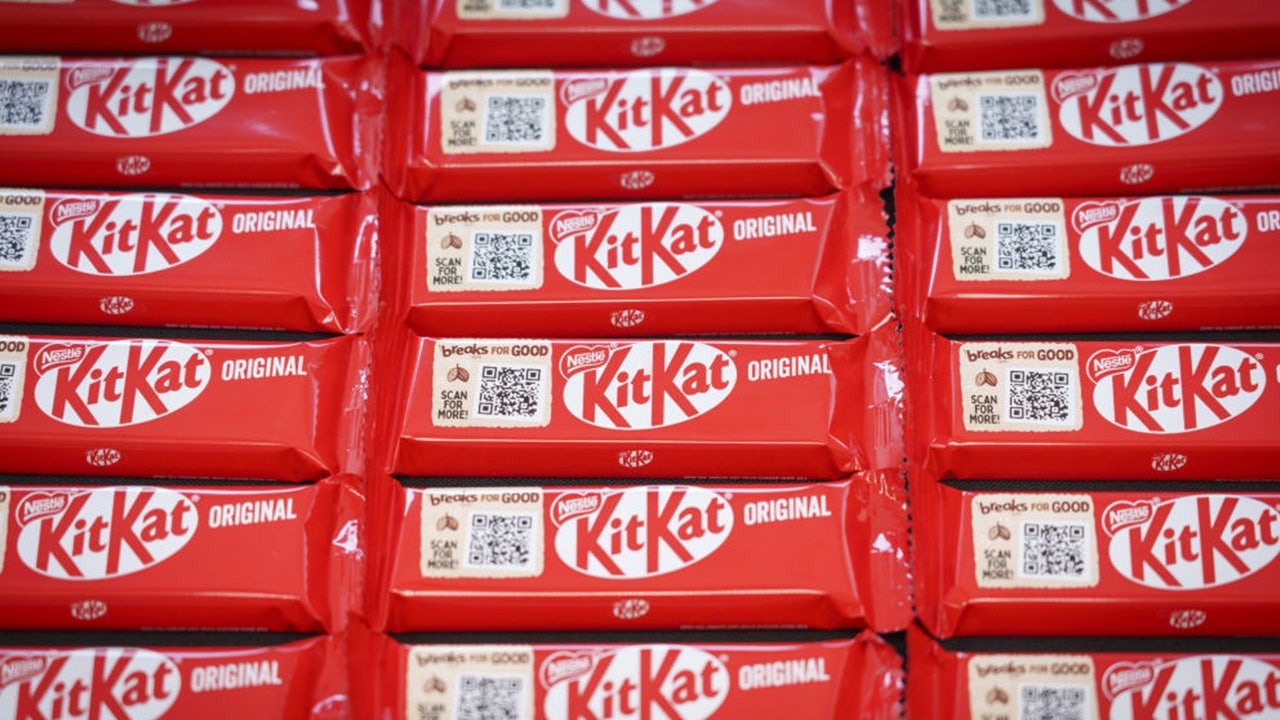 Semitrailer carrying 11,000 pounds of Kit Kat bars overturns on Mississippi interstate: Reports