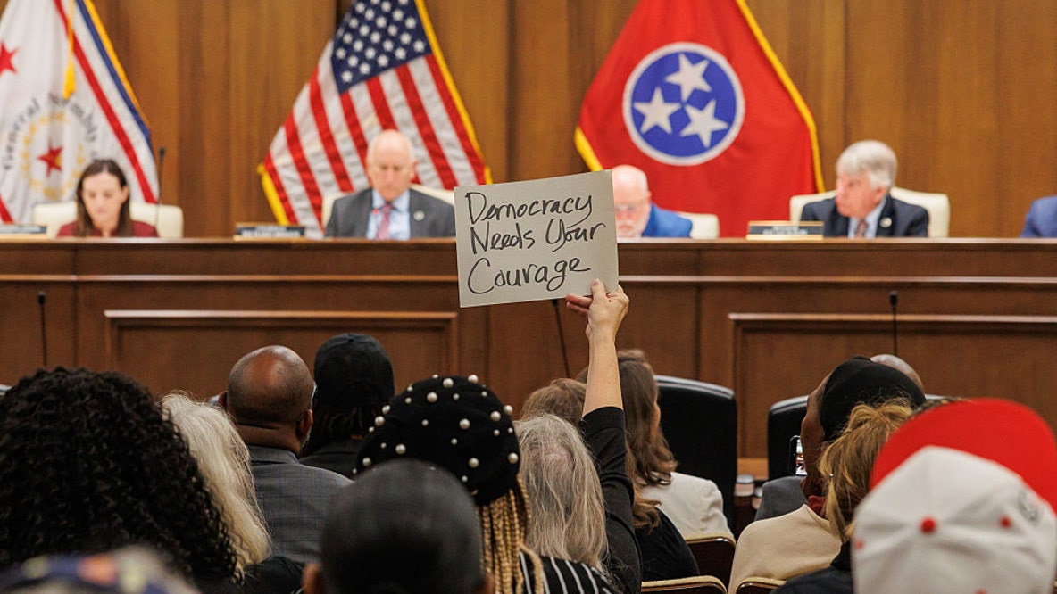 Tennessee GOP approves new House map, sparks protests over Memphis district overhaul