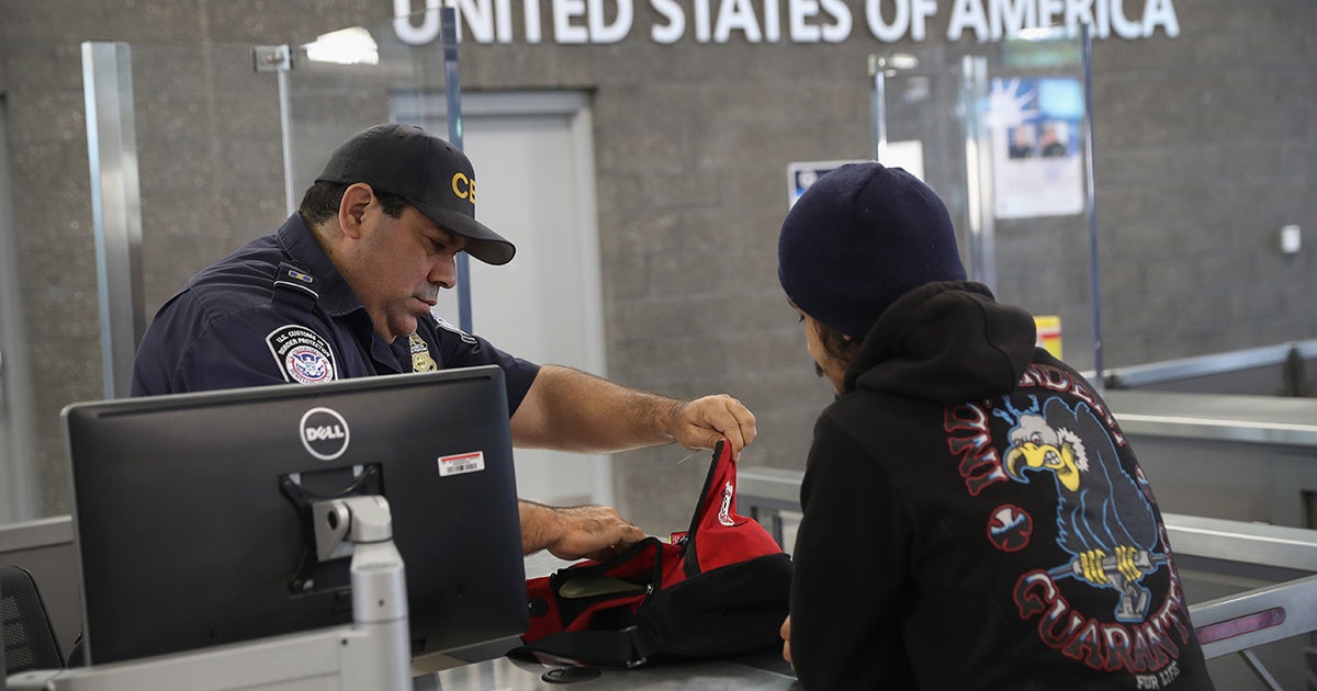 DHS secretary's threat to sanctuary city airports puts airlines, travel industry on edge