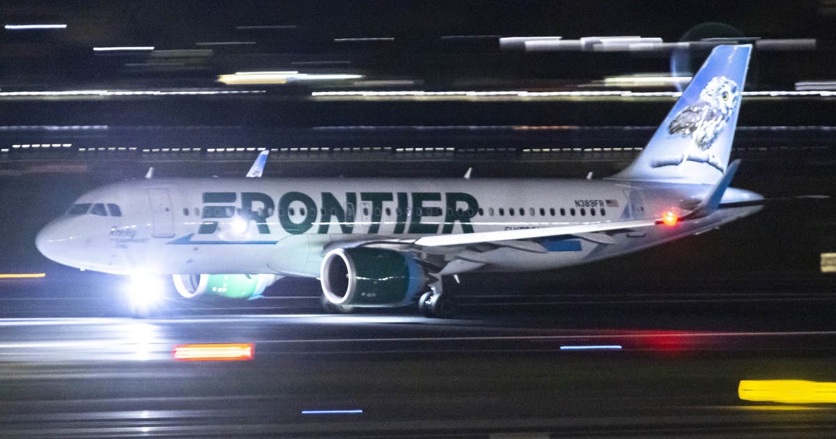 Person hit, killed by Frontier plane after jumping fence at Denver airport