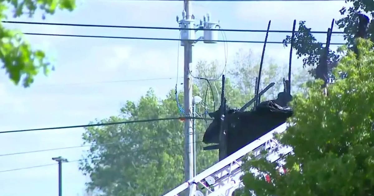 Small plane crashes into Ohio home killing 2 on board, igniting blaze ...