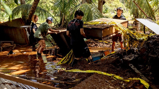 Worst Hawaii flooding in decades disrupts farms and produce markets