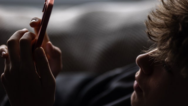 Teens spend nearly an hour on phones in late-night hours before school, study finds