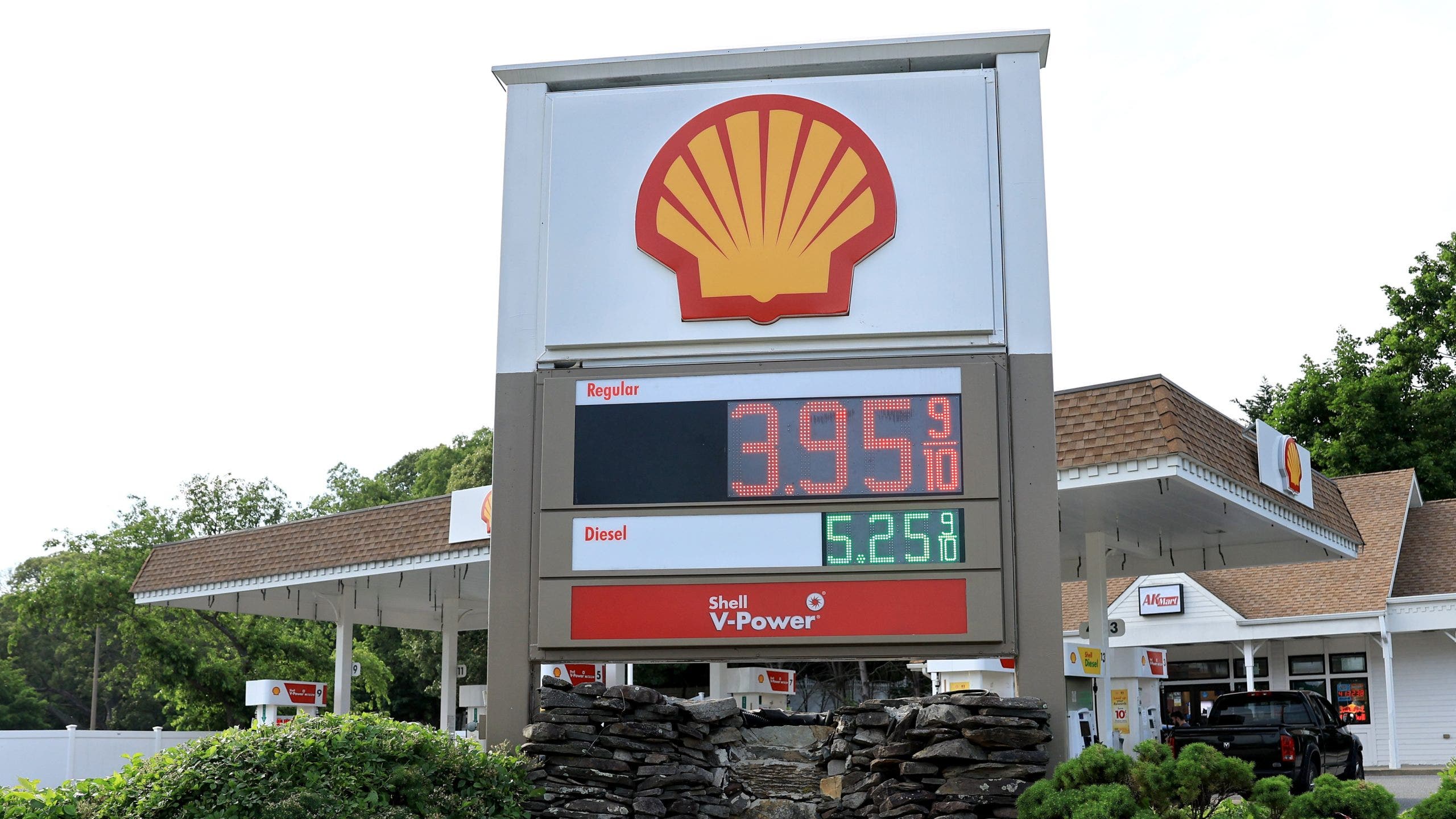 Average price for gas under $4 for the first time since March