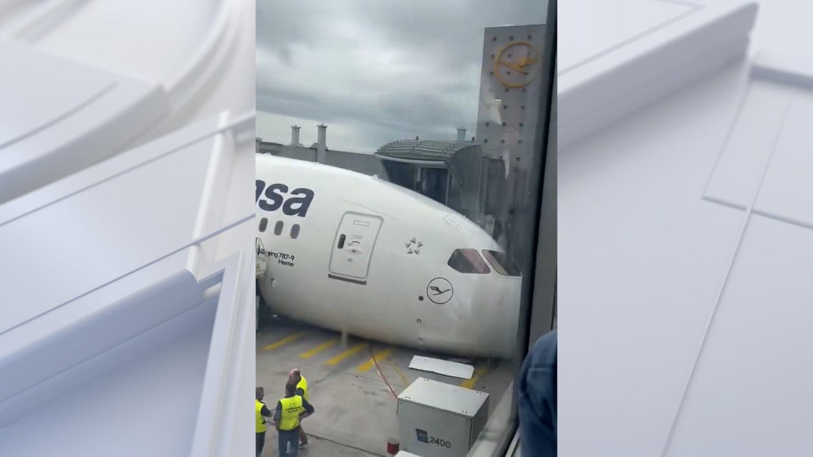 Lufthansa employees injured after Boeing 787 nose gear collapses