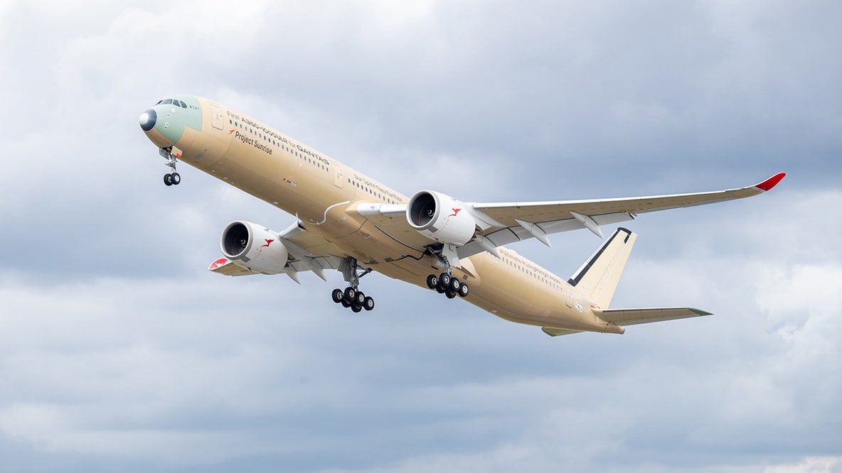 Qantas to launch world's longest nonstop commercial flight