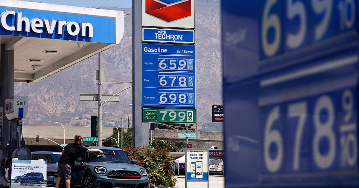 A IA está ajudando postos de gasolina a conspirar para aumentar os preços dos combustíveis na Califórnia, diz o processo