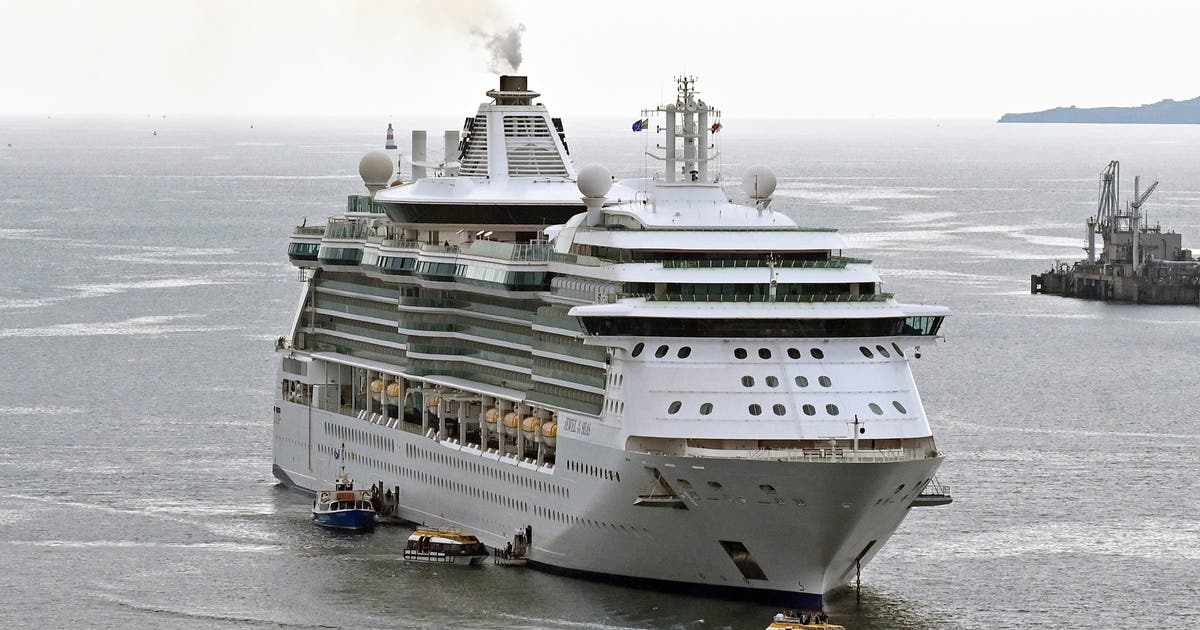Passageiros de cruzeiro processam Royal Caribbean após tropeçar em scooters