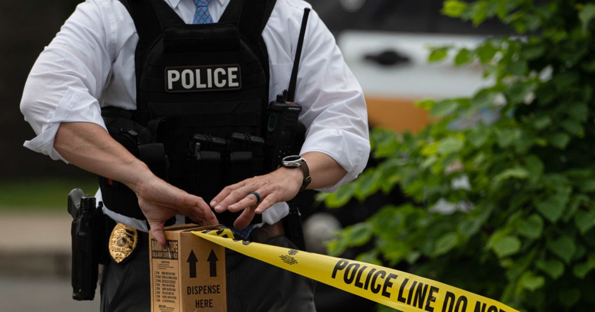 Iowa man suspected of killing 6 family members and himself
