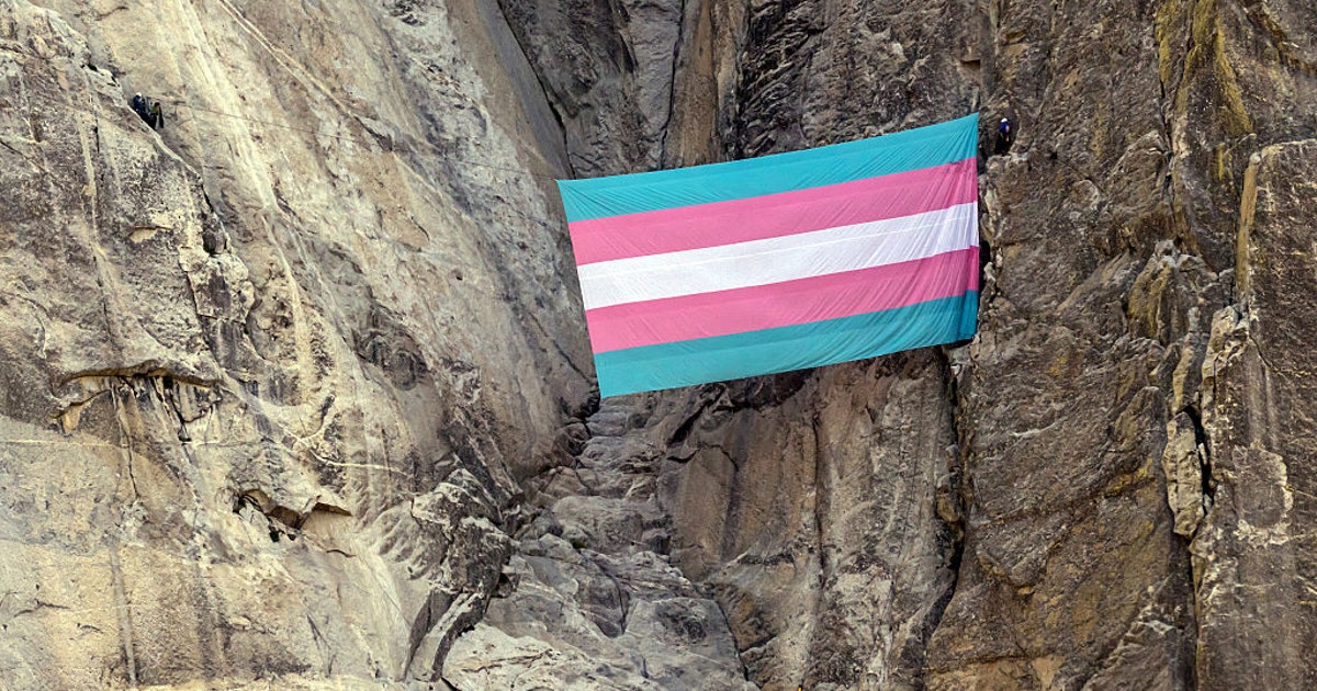 Juiz rejeita processo movido por guarda florestal de Yosemite demitido por causa de bandeira transgênero