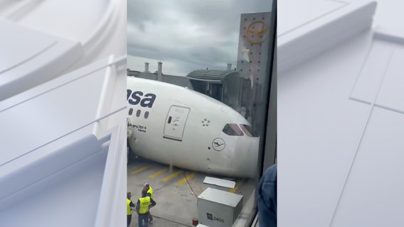 Lufthansa employees injured after Boeing 787 nose gear collapses