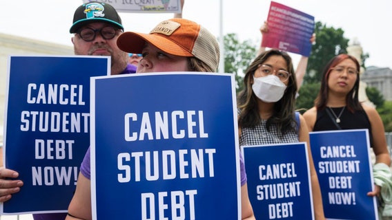 Judge blocks limits on graduate student loans