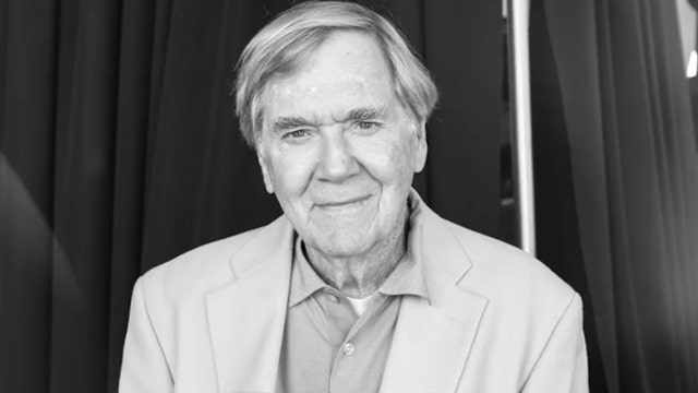 Raymond Berry, NFL Hall of Fame receiver, dies at 93