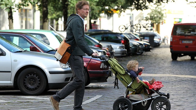With fathers working at higher rates, new report ranks best states for working dads