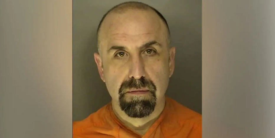 Detective accused of pulling gun on officer over microwaved fish