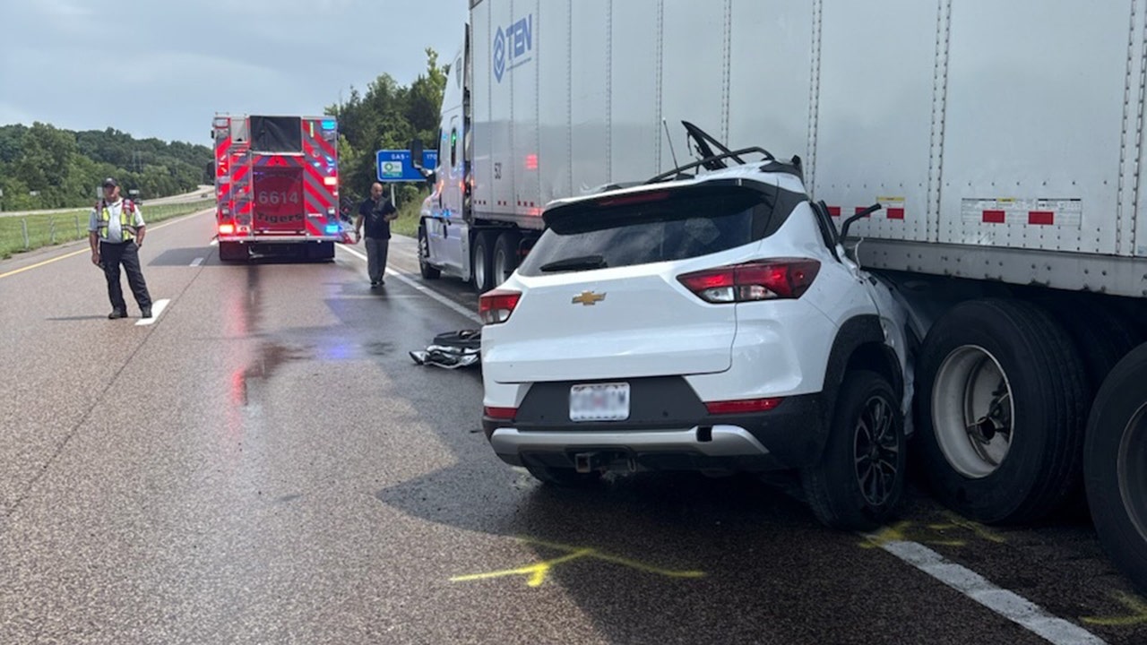 DHS: ICE officer on way home from work renders lifesaving care to driver involved in crash