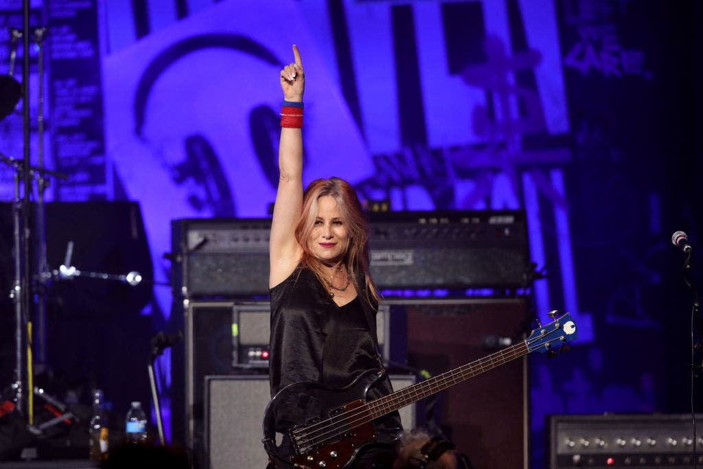 Jennifer Finch, founding L7 bassist and songwriter, dies at 59
